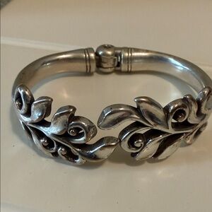 Elegant Silver Floral Bracelet